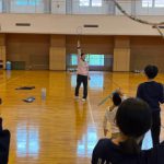 髙橋礼華が仙台市内でトークショーと体験会。参加者に基礎を教え、ダブルス対決を楽しみました