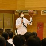 大﨑佑圭が都内の中学校を訪問。夢や目標がなくても今やっていることに一生懸命なってほしいと伝えました