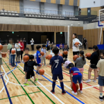 大﨑佑圭が東京・中野区で約160名の親子を対象に指導。「何事にもチャレンジする気持ちをもって」と伝えました